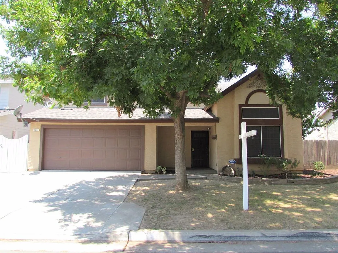 7317 N Backer Ave photo 1
