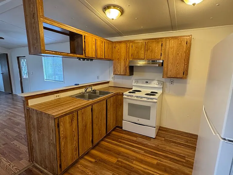 91 NE Darrell Ave — Photo 4
