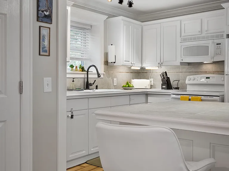 9 Simmons Rd #B — Photo 5