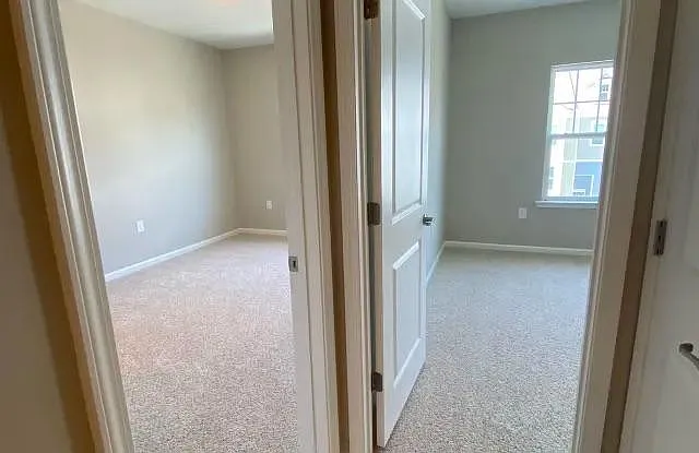 622 Edgewater Ridge Ct — Photo 11