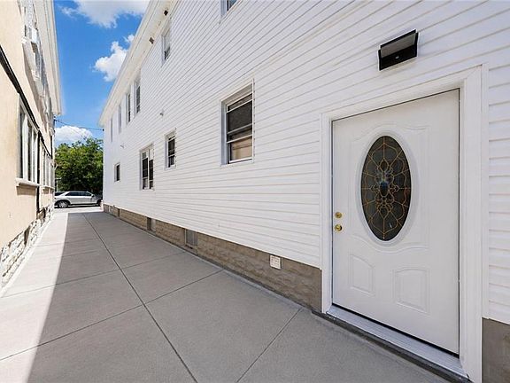 4th image of 2271 E 19th St