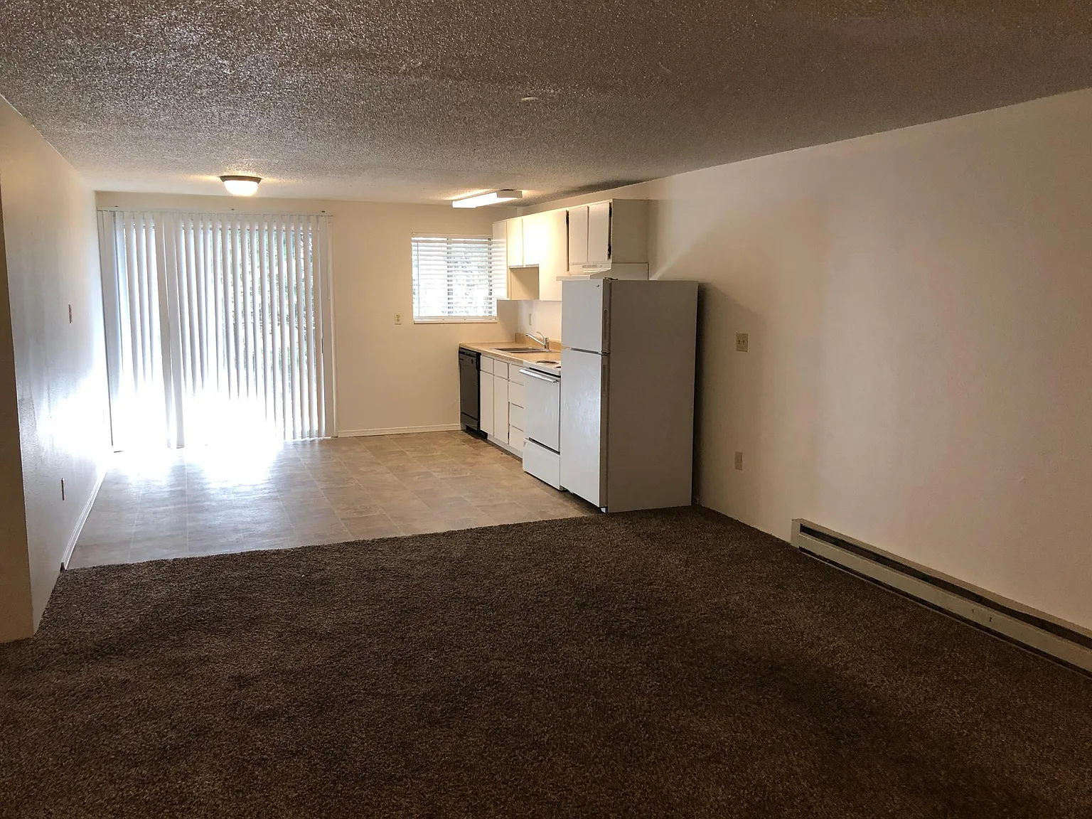 4 bed, 1050 sqft, $1,200 — Photo 2