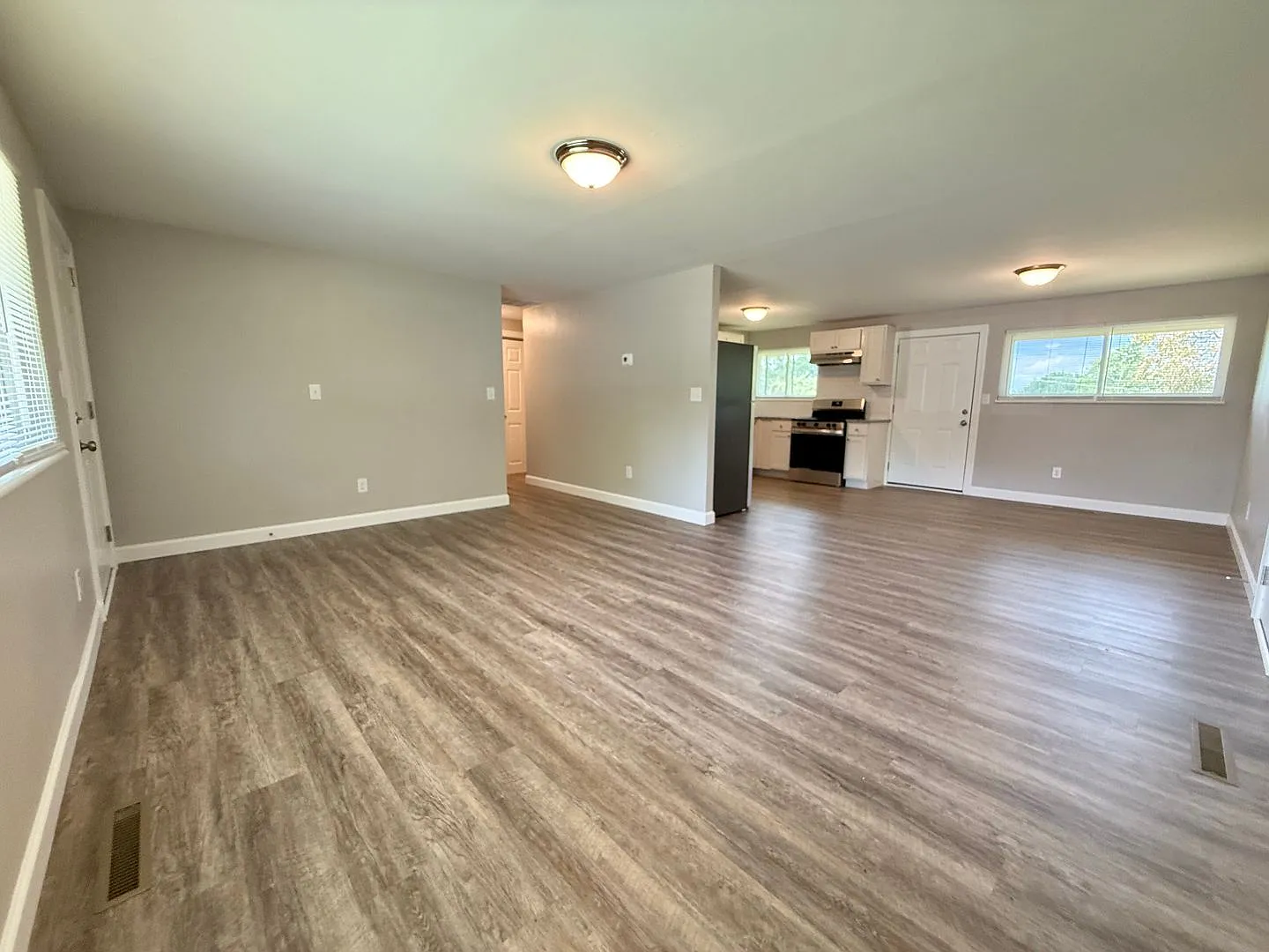 4426 Lesher — Photo 3