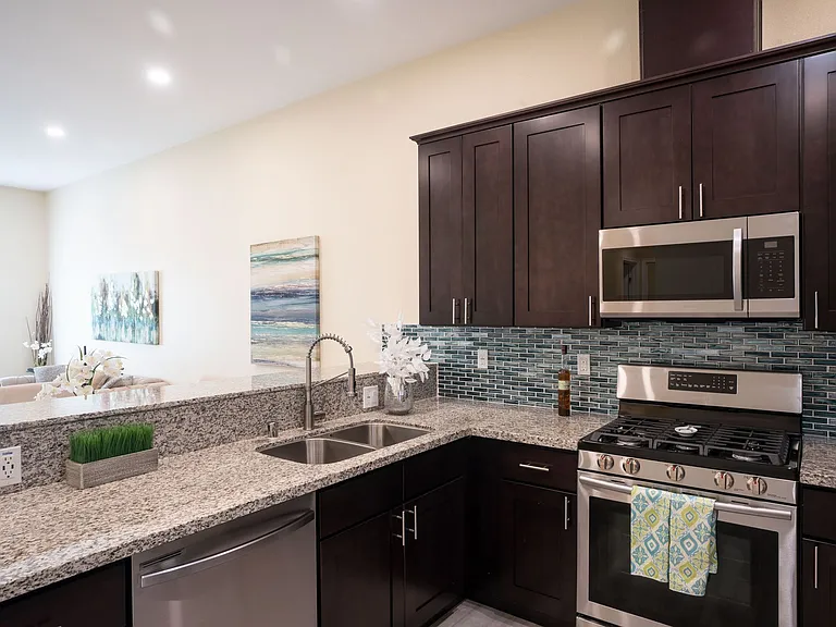 Pacific Heights Apartments — Photo 2