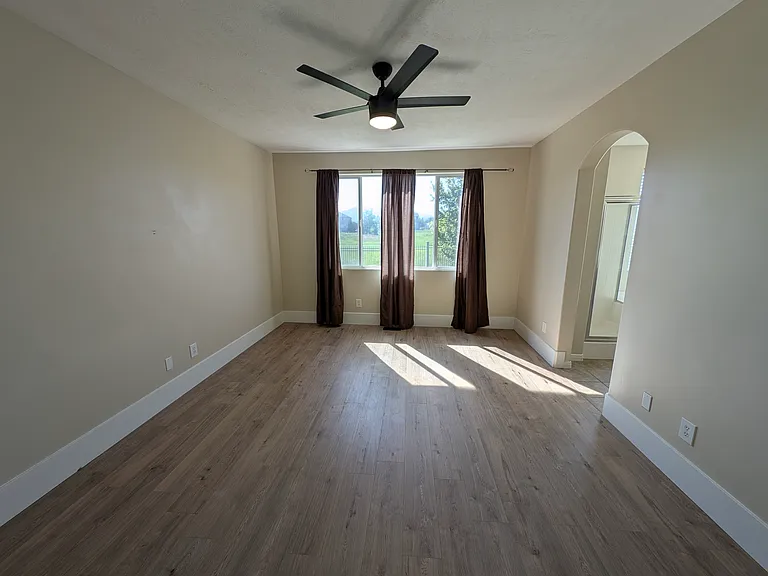 8743 N Franklin Dr — Photo 32