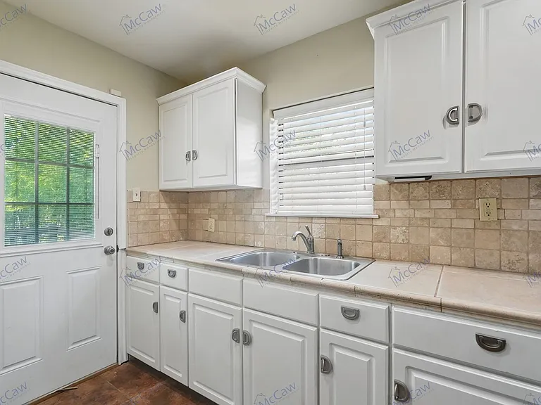 4710 Wateka Dr — Photo 9