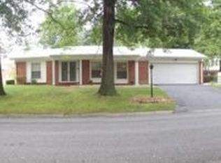 1212 N Hanser Ln, Godfrey, IL 62035