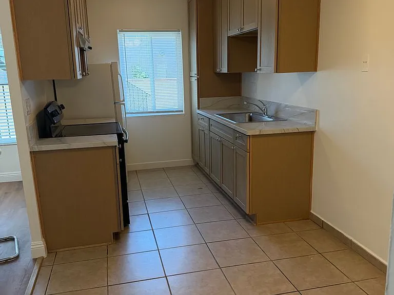 36th Street 4049 — Photo 12