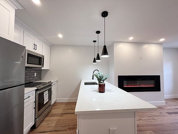 4th image of 1235 Gates Ave Unit 1
