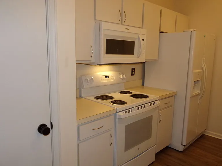 127 Village Ct — Photo 5