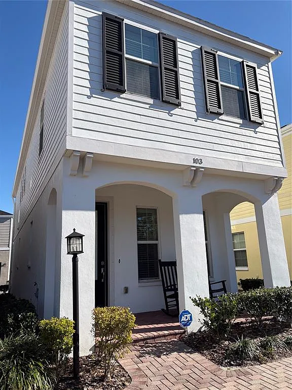 3 bed, 7.0 bath, 1392 sqft, $2,800 — Photo 1