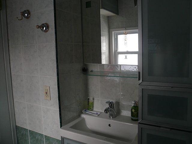 2nd image of 28 Sandford Rd #1X