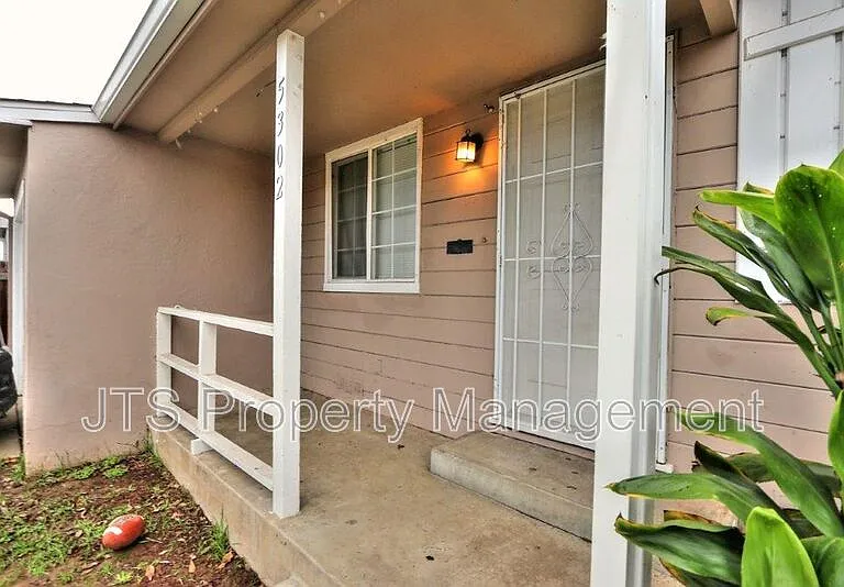 5302 Gordon Dr — Photo 1