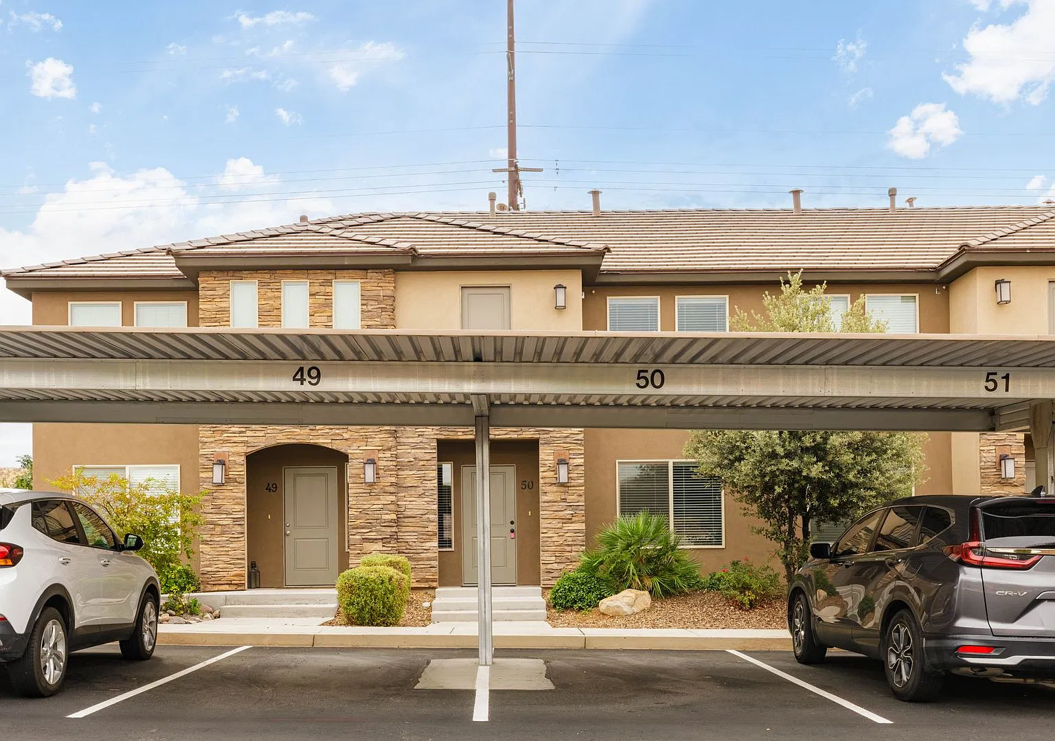 3 Bed / 2.5 bath Desert Hills Townhome with Washer/Dryer & Fridge — Photo 2