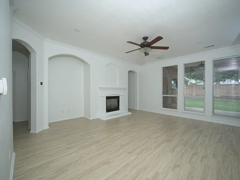 2708 Comanche Trl — Photo 10