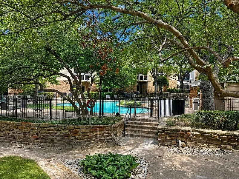 2 bed, 2.0 bath, 1015 sqft, $1,775 — Photo 3