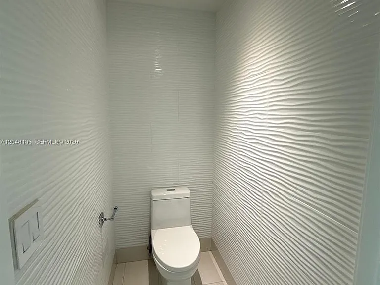 460 NE 28th St #1907 — Photo 8