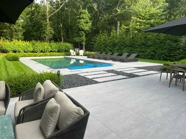 https://photos.zillowstatic.com/fp/036600d6a5302233b6a89f895a149f54-p_e.webp
