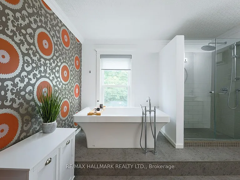 35 Dingwall Ave — Photo 21