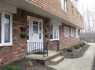 6482 State Rd #E5, Parma, OH 44134