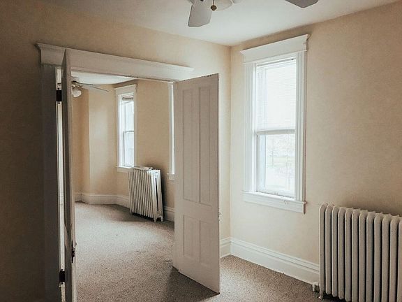 5th image of 1418 10th Ave S