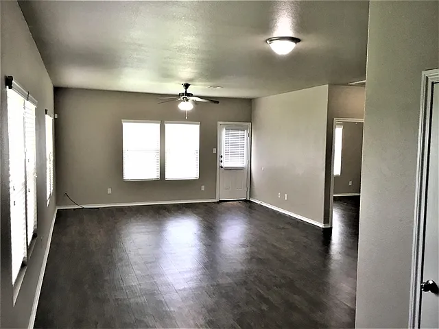 4 bed, 2.5 bath, 2050 sqft, $1,995 — Photo 4