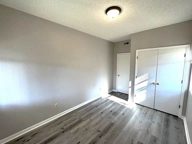 549 S Moore St — Photo 10