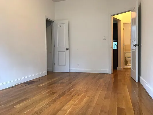 Rented by Hillel Realty Group | media 16