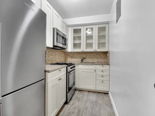 150 East 61st Street image 5 of 15