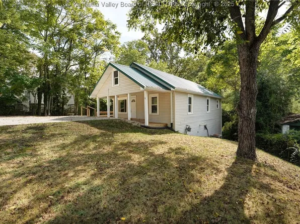 207 Crestview Dr, Charleston, WV 25302