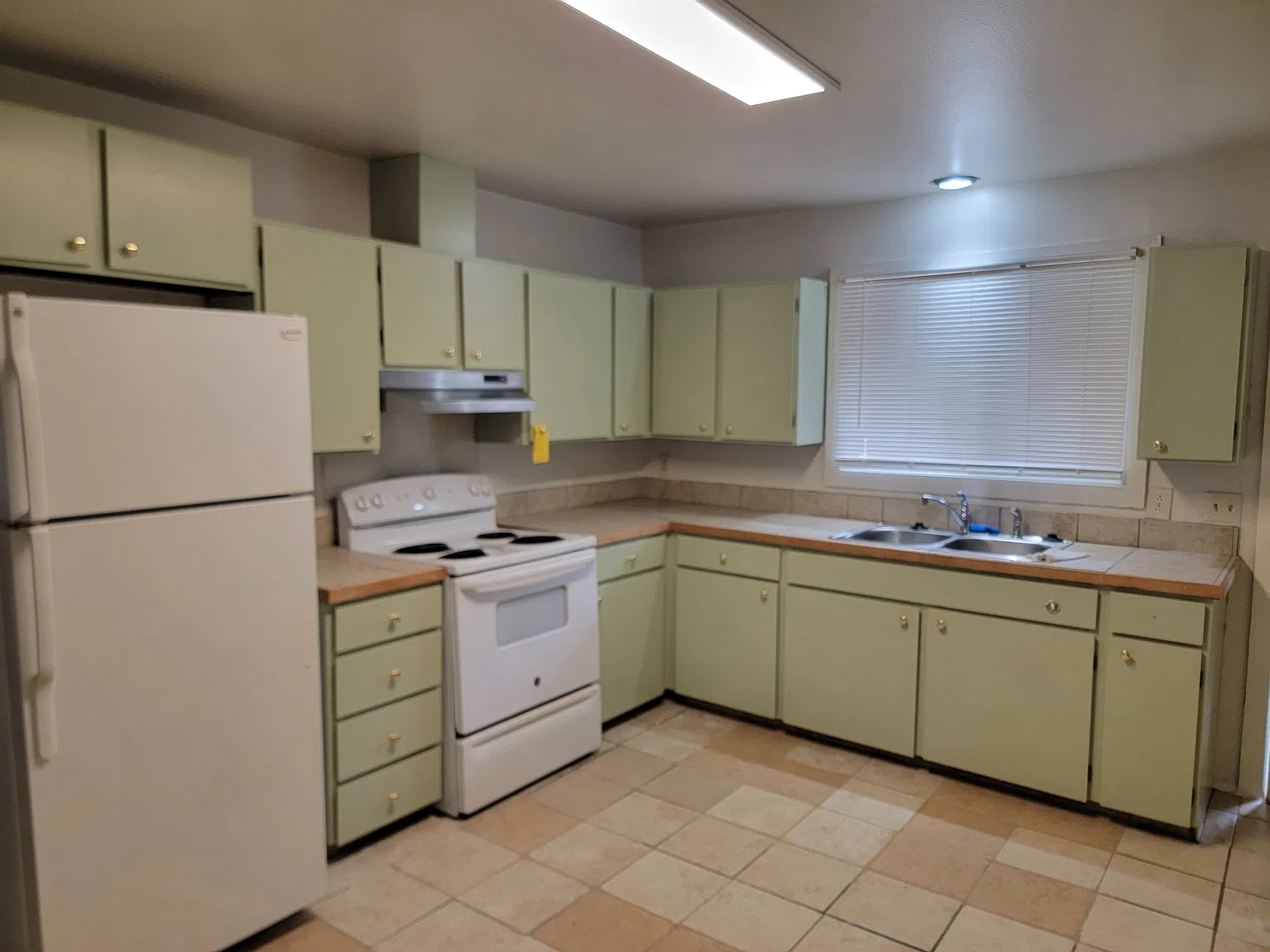 3 bed, 1.5 bath, 1100 sqft, $1,500 — Photo 2