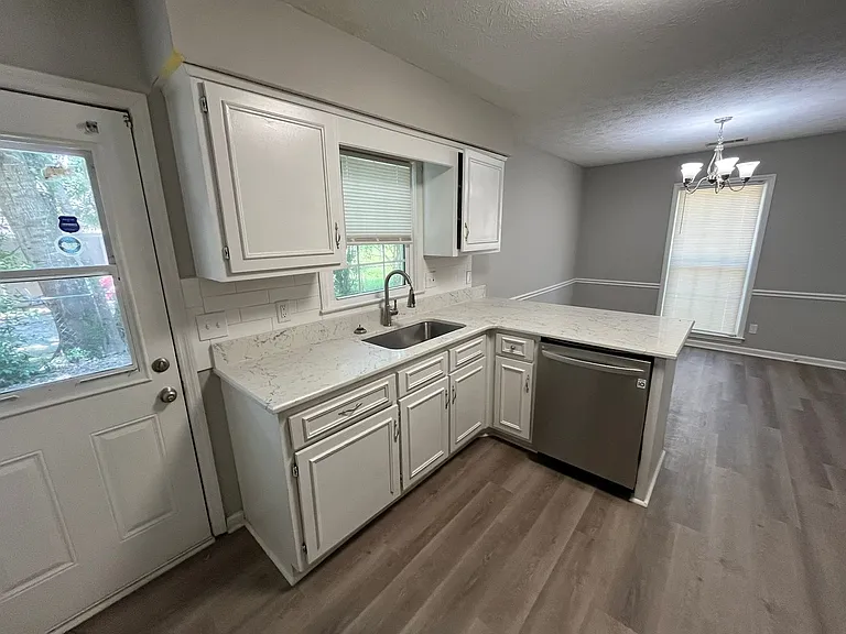 4310 Hart St — Photo 9