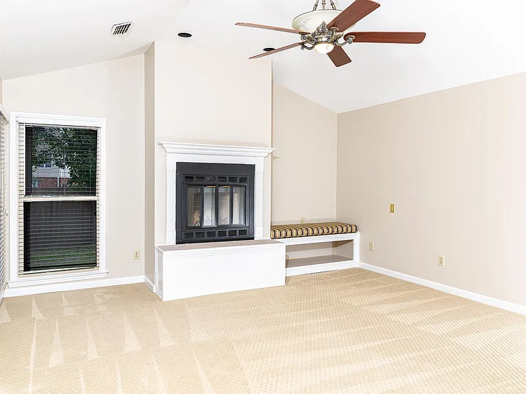 4661 Saron Dr — Photo 10