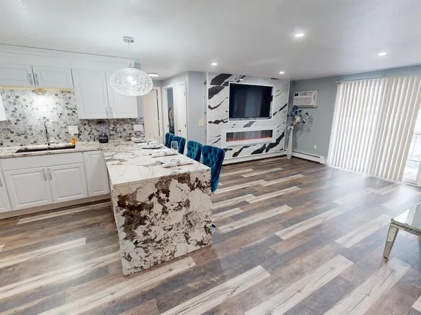 600 N Kensington Dr #8, Appleton, WI 54915