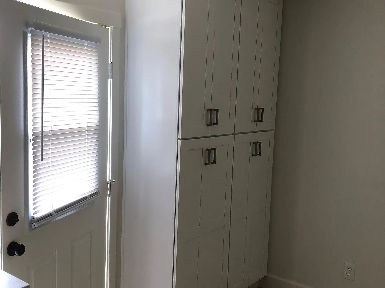 3218 Channel Dr — Photo 2