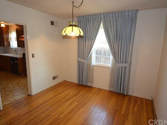 Dining Room Off Living Room & Kitchen