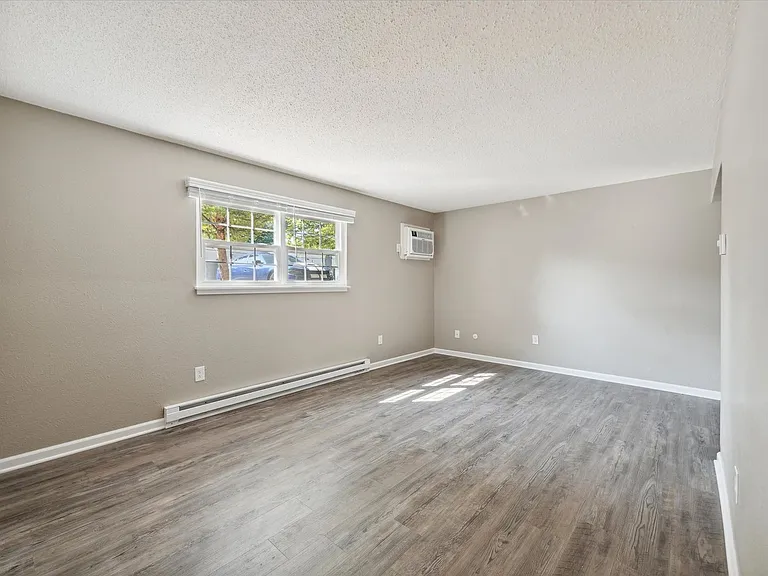 4013 Harvest Ln — Photo 7