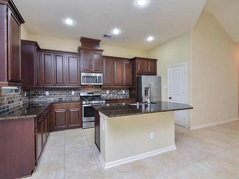 23322 Del Rosso St — Photo 8