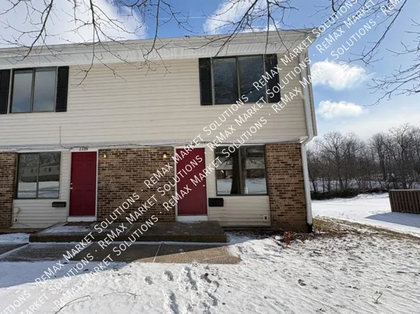 2396 Echo Valley Dr, Stow, OH 44224