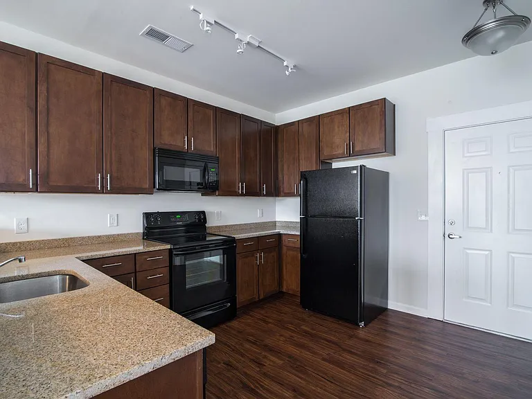 Catherine 36 Apartments — Photo 29