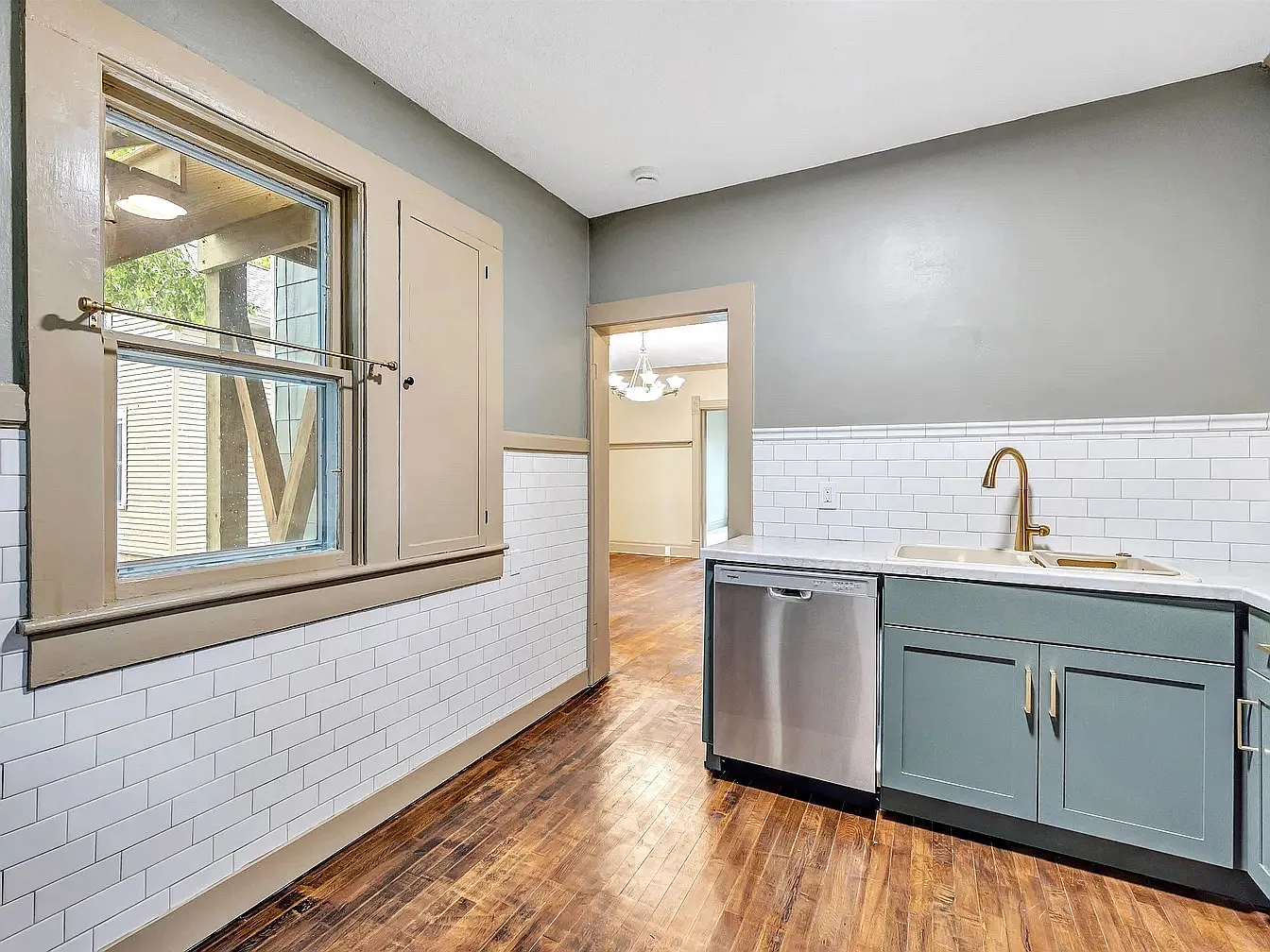 1014 N Oneida St — Photo 4