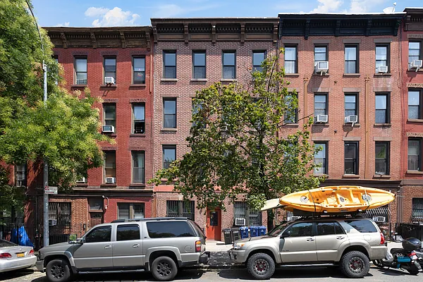 Rented by Safdie Realty Group | media 25