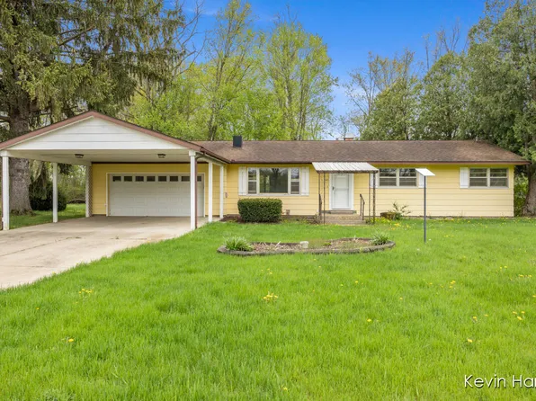 745 9th St, Plainwell, MI 49080