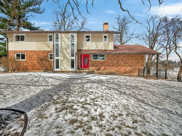 540 Oak Ln, Nevada, IA 50201