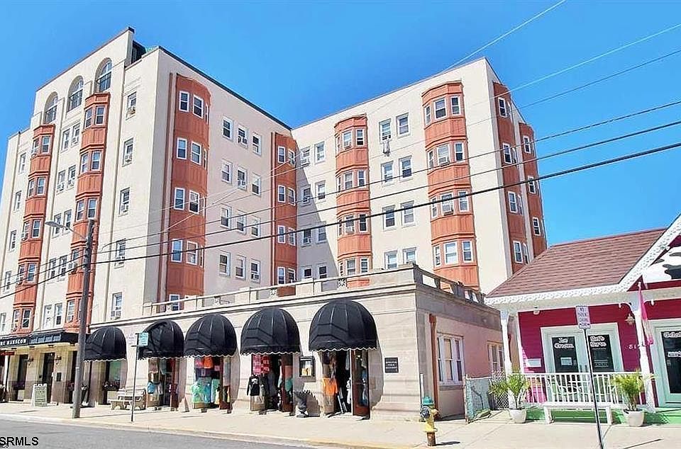 1st image of 807 8th St #309