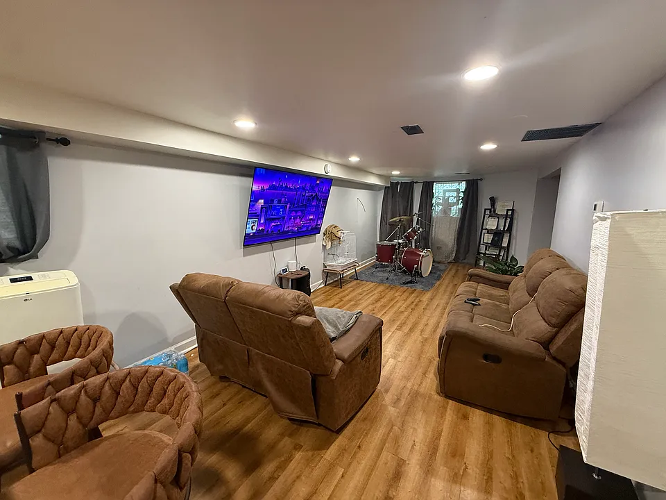 725 N Trumbull Ave #G