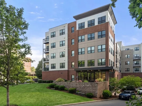 999 Hancock St Unit 313, Quincy, MA 02169