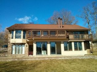 138 Overlake Dr, Lake Orion, MI