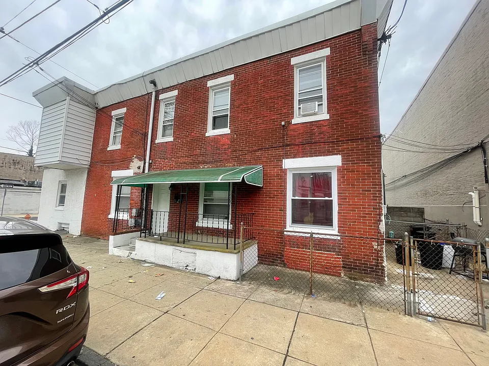 352 N Gross St #2