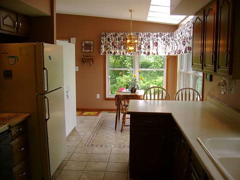 2nd image of 14 BIRCH KNOLL Drive